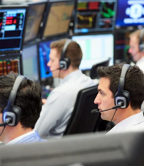 US Stocks Rise Amid Big Tech Earnings and Trade Relief