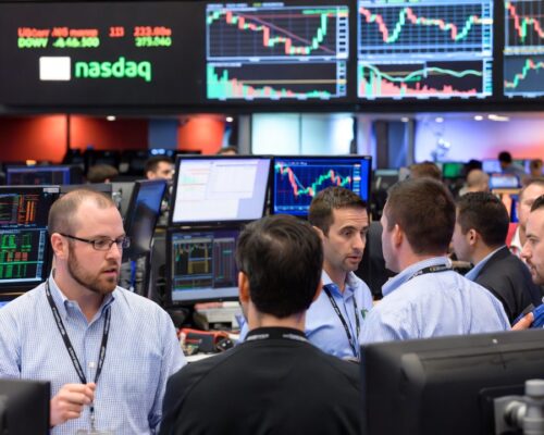 Dow, S&P 500, Nasdaq Look to Recover From Tech Rout